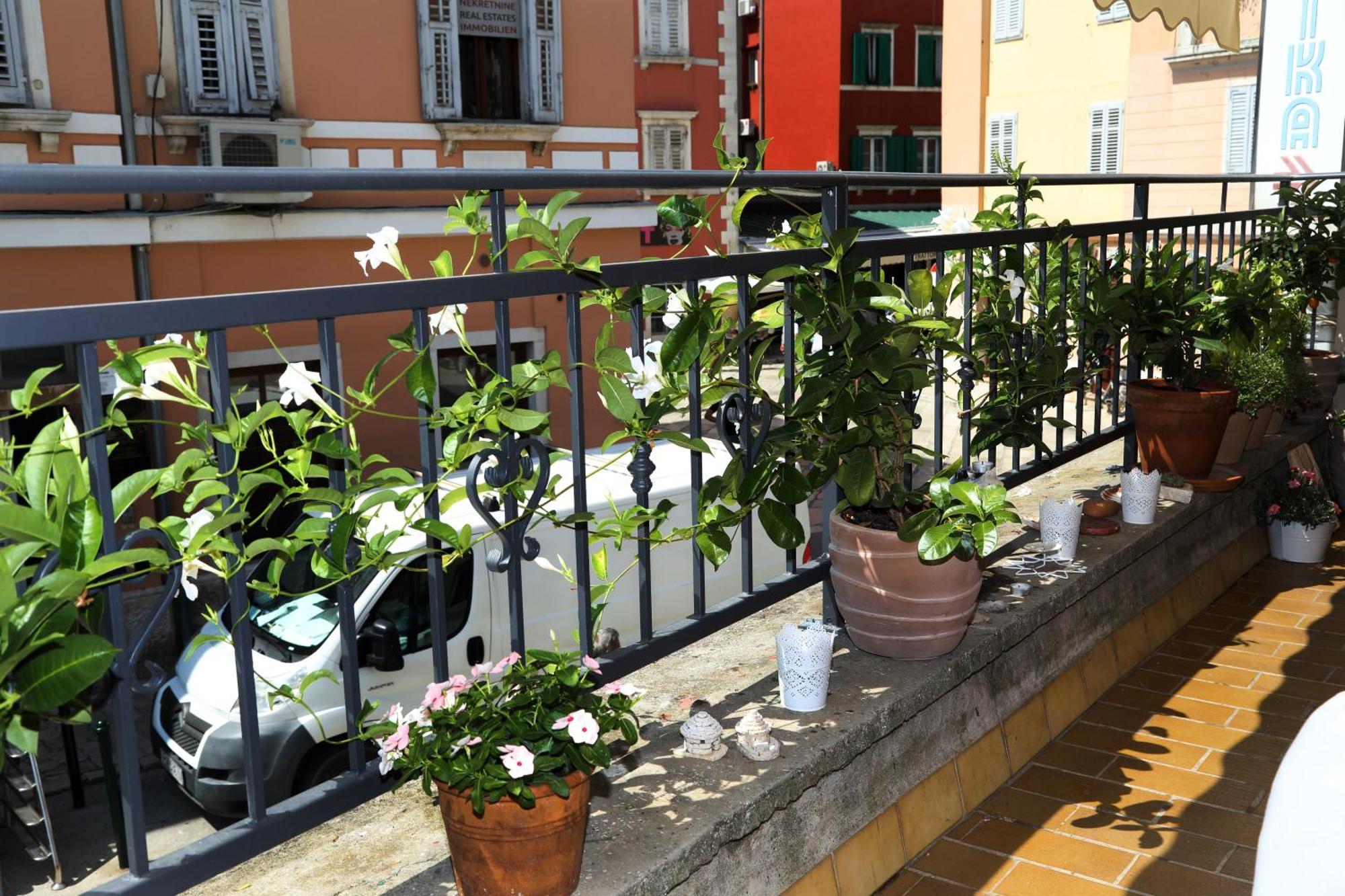 Casa Sbisa' Apartment Ровин Екстериор снимка