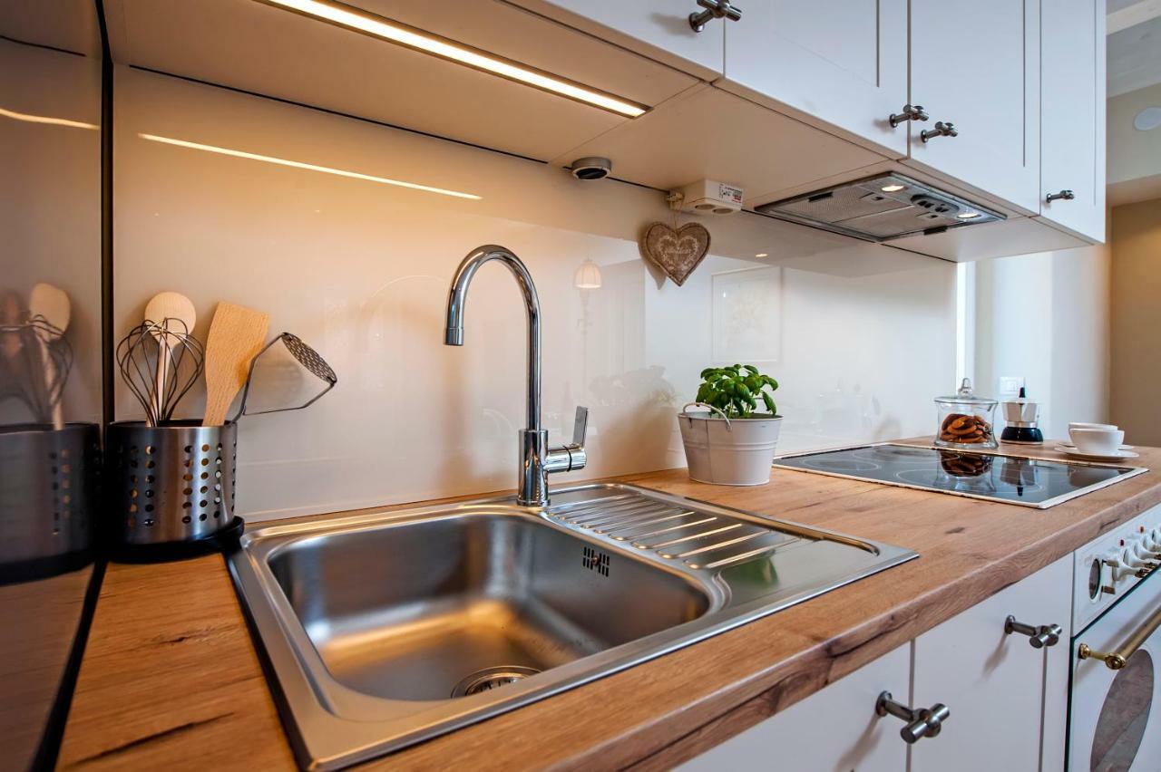 Casa Sbisa' Apartment Ровин Екстериор снимка