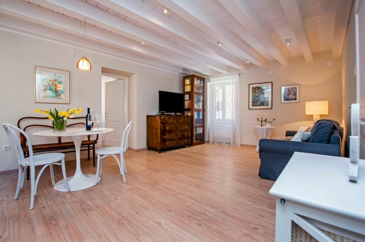 Casa Sbisa' Apartment Ровин Екстериор снимка