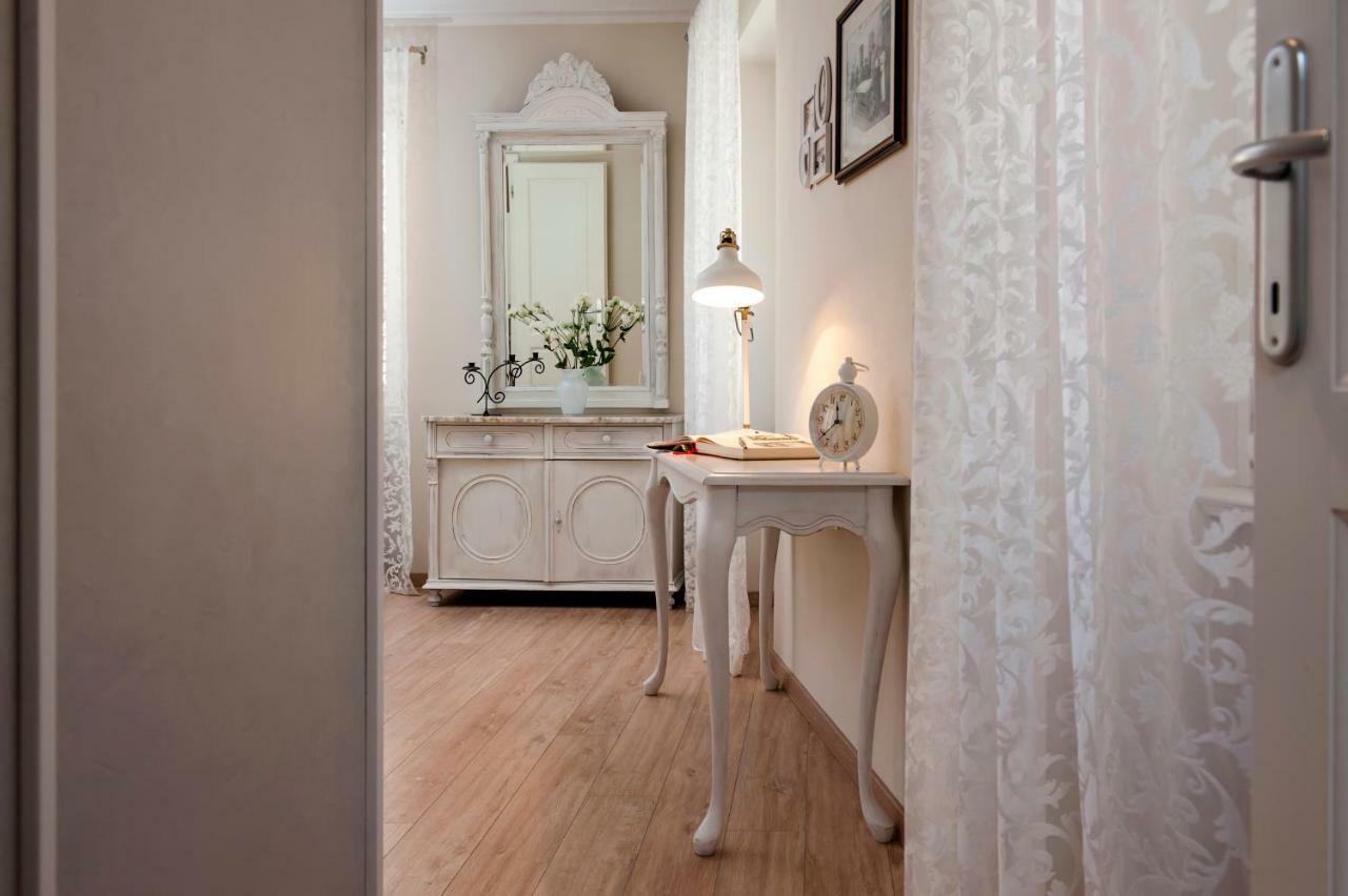Casa Sbisa' Apartment Ровин Екстериор снимка